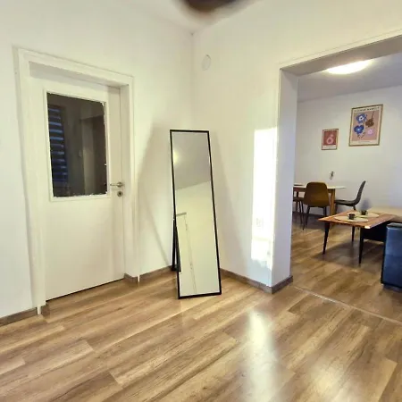 вашият дом далеч от дома * Kazanlŭk